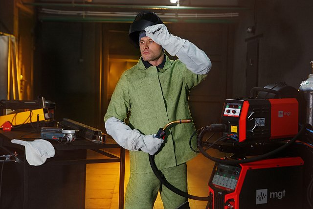 Нарукавники спилковые Минпромторг в ассортименте - upload/resize_cache/iblock/01e/rvtisf2cooag1o726439d86ygv4amkvm/640_1002_1821712164bebe8964a3cb4f91f48bb72/Svarka_23_12_2474218_1280x1920