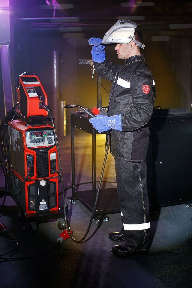 Краги спилковые ЛЮКС синие - upload/resize_cache/iblock/10c/b01aqn2mdkmmd3eljsp3q14f1h9p5ujs/640_1002_1821712164bebe8964a3cb4f91f48bb72/Svarka_23_12_241542_1280x1920