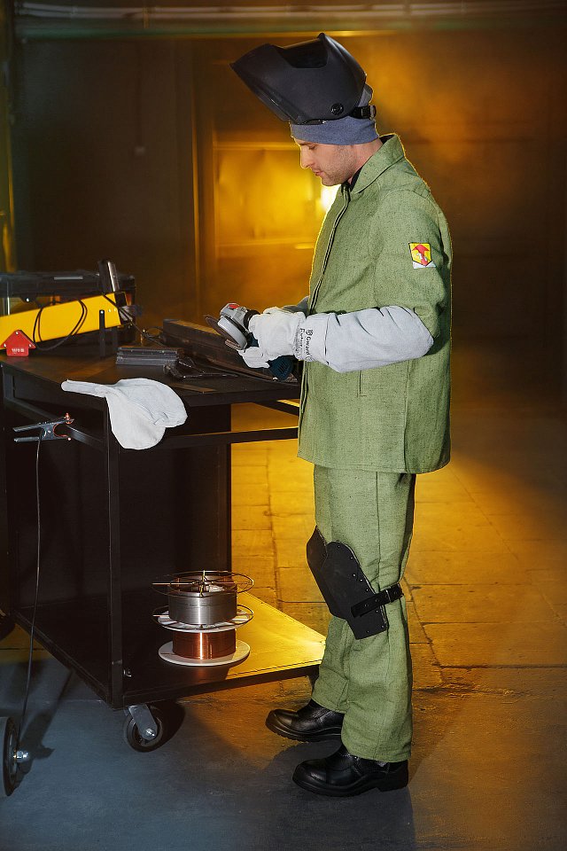 Нарукавники спилковые Минпромторг в ассортименте - upload/resize_cache/iblock/157/0sag3vekefhnide4h8urfry47s53fd4a/640_1002_1821712164bebe8964a3cb4f91f48bb72/Svarka_23_12_2474252_1280x1920