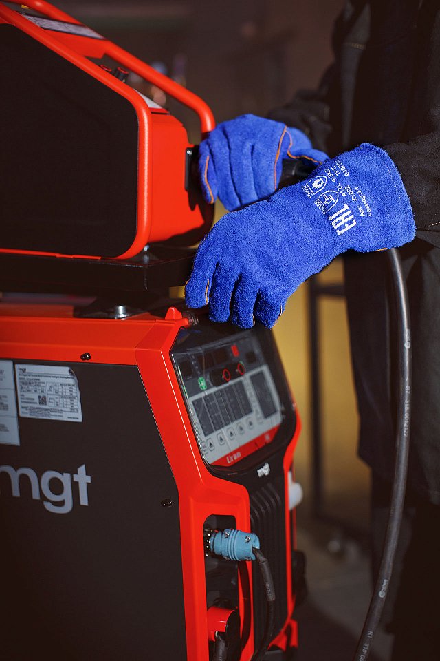 Краги спилковые ЛЮКС синие - upload/resize_cache/iblock/1bd/x1ydjaqma3e1h2cceyfe7baa10uaftvb/640_1002_1821712164bebe8964a3cb4f91f48bb72/Svarka_23_12_241246_1280x1920