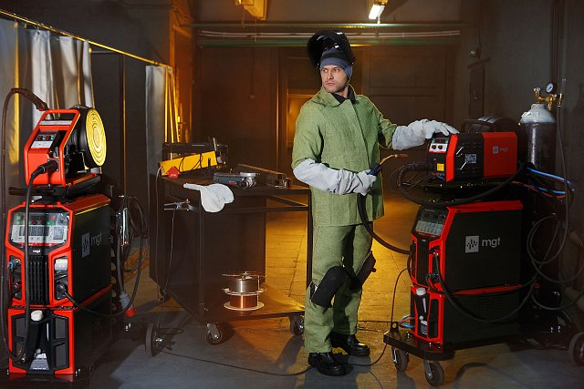 Нарукавники спилковые Минпромторг в ассортименте - upload/resize_cache/iblock/3ec/9zt4t0bmjhg0rixsgbl3zyjg82ekg5xt/640_1002_1821712164bebe8964a3cb4f91f48bb72/Svarka_23_12_2474221_1280x1920