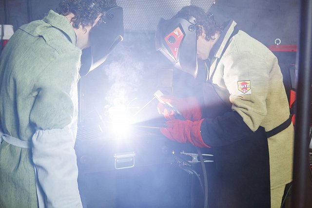Маска сварщика хамелеон ВЕЛДЕР Ф6 (WELDER) черная - upload/resize_cache/iblock/5bd/hdik651xoa8q7rva05j7ix7vlo0ufd6d/640_1002_1821712164bebe8964a3cb4f91f48bb72/Svarka_23_12_240064_1280x1920