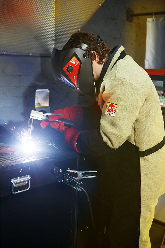 Маска сварщика хамелеон ВЕЛДЕР Ф6 (WELDER) черная - upload/resize_cache/iblock/5f8/013avzjtihyg8xn435kpj4dty6fdrhuc/640_1002_1821712164bebe8964a3cb4f91f48bb72/Svarka_23_12_240139_1280x1920
