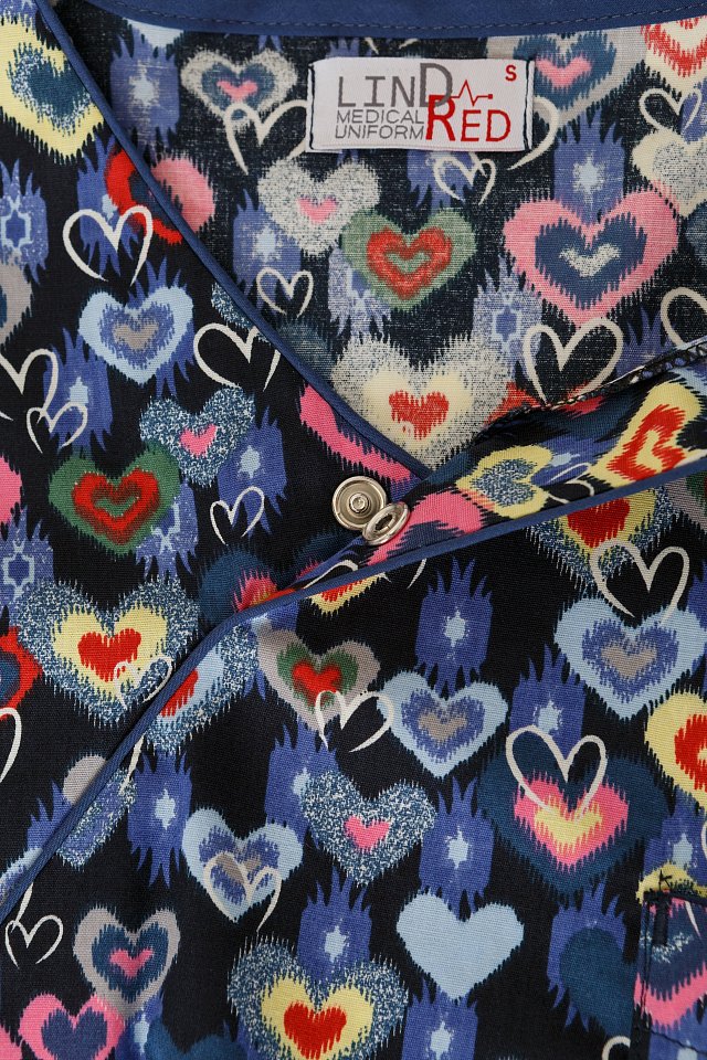 Блуза ЛИНДРЕД (Lindred) ОРИОН СТРЕЙЧ женская принт сердечки, рукав короткий - upload/resize_cache/iblock/654/h6uoq2lubfmgg0hw942x0zot96v8z9sg/640_1002_1821712164bebe8964a3cb4f91f48bb72/Specodejda_19_08_2458042