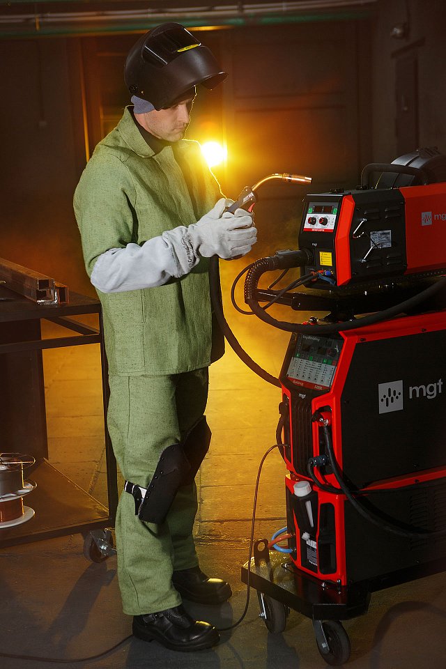 Нарукавники спилковые Минпромторг в ассортименте - upload/resize_cache/iblock/674/d63ygusrwku16a3imrhq8vng0mgr30q3/640_1002_1821712164bebe8964a3cb4f91f48bb72/Svarka_23_12_2474210_1280x1920