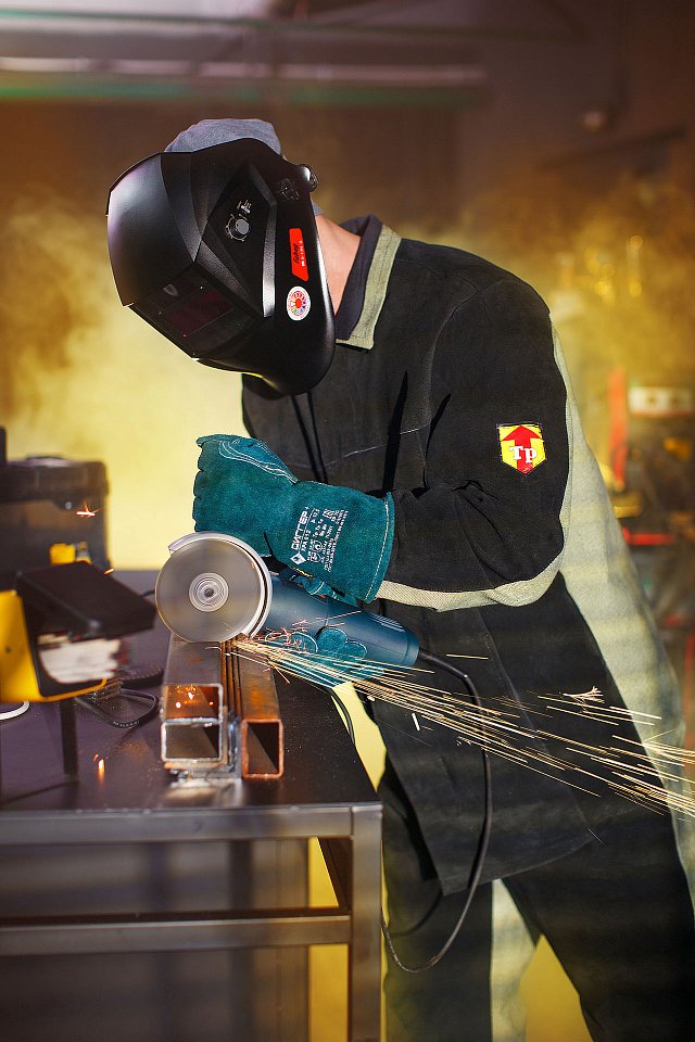 Краги спилковые ДИГГЕР+ - upload/resize_cache/iblock/7ad/0qb9m0uqr01g2rabcl5ugps03lpmus1r/640_1002_1821712164bebe8964a3cb4f91f48bb72/Svarka_23_12_240682_1280x1920