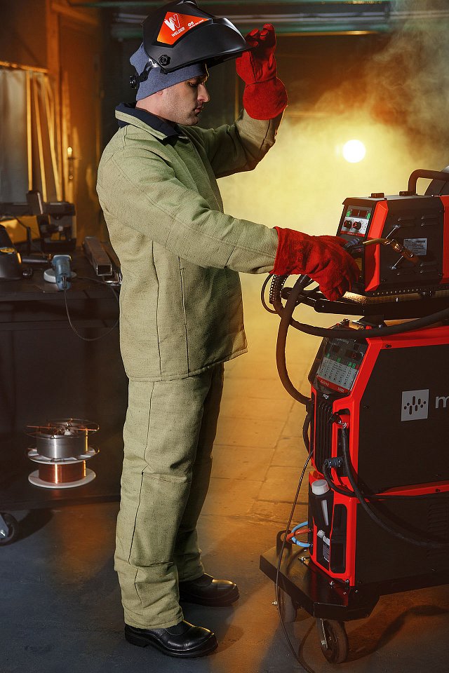 Маска сварщика хамелеон ВЕЛДЕР Ф6 (WELDER) черная - upload/resize_cache/iblock/8eb/ibc7mota9cozxz7r3gan89v0hlex71z9/640_1002_1821712164bebe8964a3cb4f91f48bb72/Svarka_23_12_2474492_1280x1920
