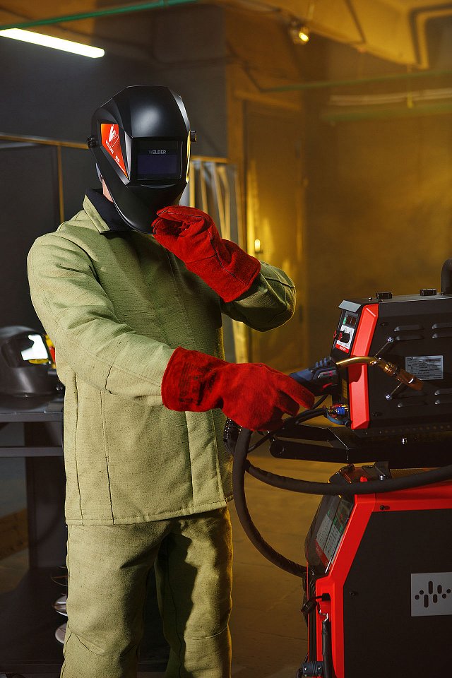 Маска сварщика хамелеон ВЕЛДЕР Ф6 (WELDER) черная - upload/resize_cache/iblock/963/sjsdiwiqqpb2jp4shxh0n5maan4hfpi8/640_1002_1821712164bebe8964a3cb4f91f48bb72/Svarka_23_12_240036_1280x1920