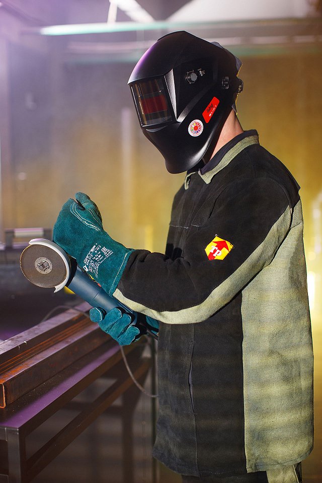 Краги спилковые ДИГГЕР+ - upload/resize_cache/iblock/d57/6lprg23kpq3q4uywjwus7qe4qlvop7bb/640_1002_1821712164bebe8964a3cb4f91f48bb72/Svarka_23_12_240687_1280x1920