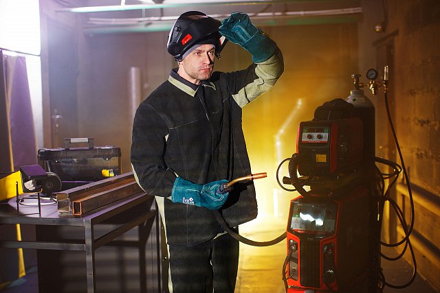 Краги спилковые ДИГГЕР+ - upload/resize_cache/iblock/f91/h0cqw3cd7r2453xrf2ve20ygyncl2jr8/640_1002_1821712164bebe8964a3cb4f91f48bb72/Svarka_23_12_240730_1280x1920